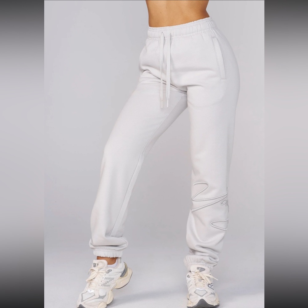 W246 SIGNATURE JOGGERS - light grey - Picture 3 of 3